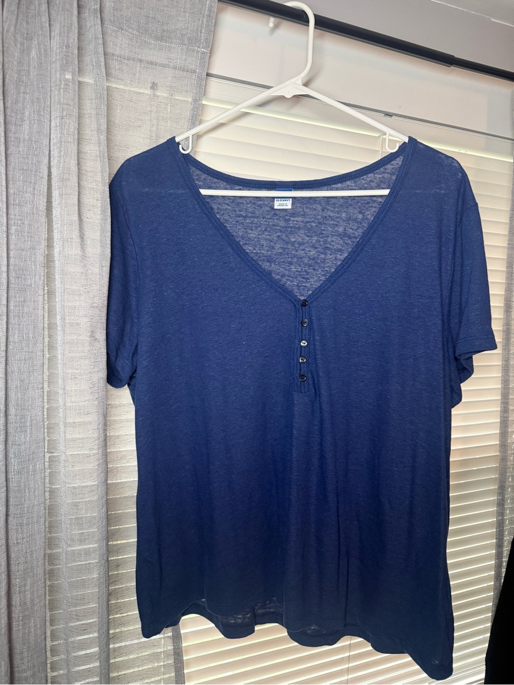 Old Navy Navy Short-Sleeve V-Neck Henley Top